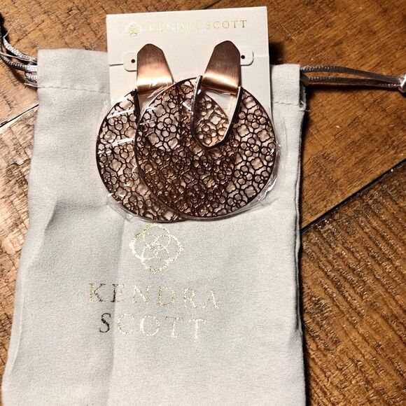 Nwt Kendra Scott Diane disc earrings ( sold out everywhere) - Picture 5 of 5